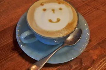 <p>Pilih dari pilihan kopi, teh, soft drink lainnya dan minuman beralkohol, semua dengan harga terjangkau</p>
