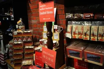 <p>ร้านค้าต่างๆ</p>
