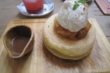 <p>A pancake heaped with whipped cream.</p>
