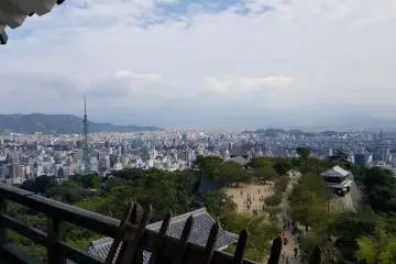 <p>Vue depuis l'autre c&ocirc;t&eacute; de la tour</p>
