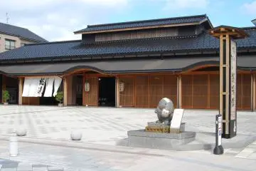 <p>Semua hotel di Wakura memiliki onsen di dalam bangunannya hingga onsen umum</p>
