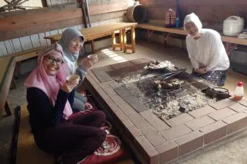 Enjoying the fresh seafood grilled by Ama-san