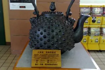 The world's largest cast iron kettle as you arrive at Morioka station