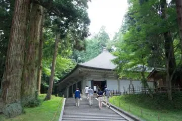 Photo:  中尊寺金色堂 – <a href="https://www.flickr.com/photos/nakayalog/6272150603/" target="_blank" rel="noreferrer noopener nofollow">Rie Ono</a> / <a href="https://creativecommons.org/licenses/by-nc/2.0/" target="_blank" rel="noreferrer noopener nofollow">CC BY-NC 2.0</a>