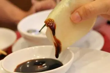 Steps in eating the Crispy Duck Skin. Step two: Hurry up coz I'm starving!