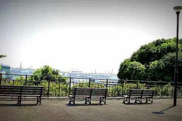 For a lazy afternoon, sit down in one of the benches and relax as you indulge in the wonderful view of Yokohama's Bay (Photo: Tyra 'nell Pille)