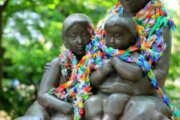 Care to pose with the statue of a mother with her children