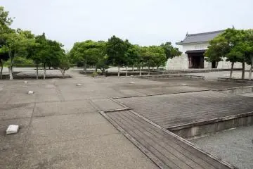 <p>It was easy to get the feel of the size, and some of the layout, of the original castle from these reconstructed raised 'room' platforms.</p>

