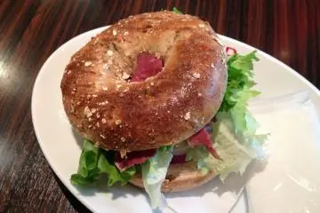 <p>When the bagel crunched and the cheese melted inside my mouth, my bad mood was spontaneously gone from my system.</p>
