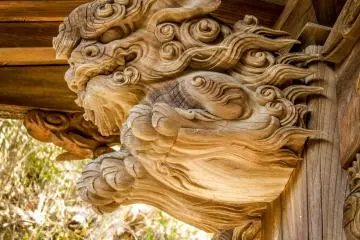 Similar to many other temples in nearby Kamakura, a carved dragon illustration can be found on the outer ceiling of the main temple
