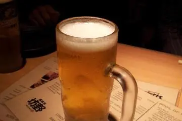 Bonus: Buono serves draft beer with reasonable head! (We didn't even have to ask.)