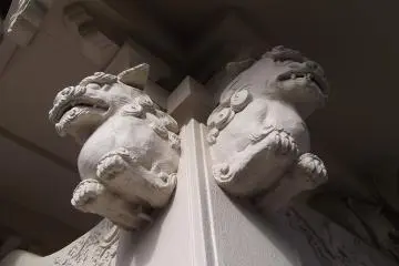 Airborne lions