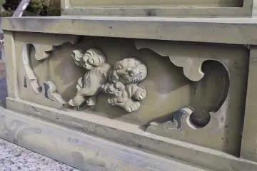 There are detailed little carvings everywhere