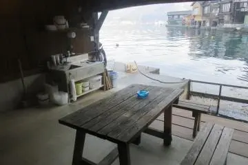 Menghirup udara laut