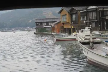 Ine hanya berjarak dua jam dari Miyazu dan Terminal Kapal Pesiar Maizuru