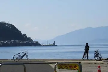 Bersepeda di Teluk Ine