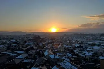 À 7:03