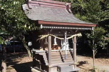 One of the side shrines behind the main hall