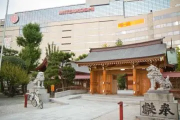 Kego Shrine provides a peaceful island in bustling Tenjin
