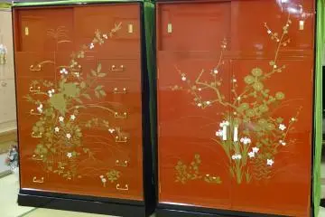 Chest of drawers painted with lacquer