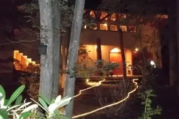 <p>The path and restaurant again, lit up after dark</p>