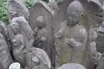 More ancient Buddhist figures