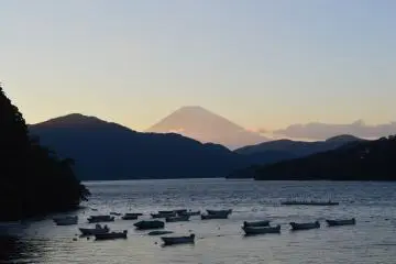 Menyusuri Keindahan Danau Ashi