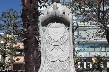 Another statue in the graveyard