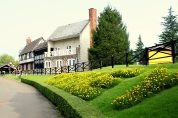 This is the end of the British village; walk about 7 minutes from here to get to the Canadian village