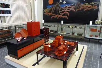 Decorative or practical lacquerware, both is available