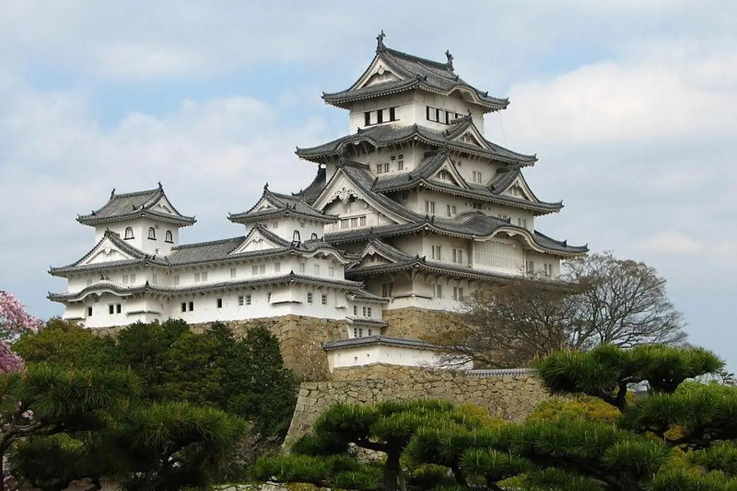 Himeji Castle (저작권:  Château de Himeji02.jpg – Bernard Gagnon / CC BY-SA 3.0)