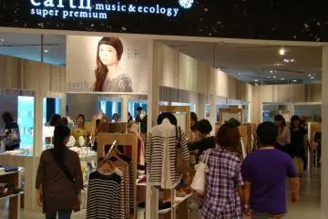 Earth-Ladies fashion area