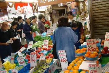 Fresh vegetables and fruit (Photo: Richard Ashley)