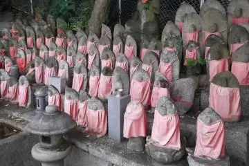 Lots of little statues