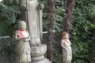 More statues in the grounds