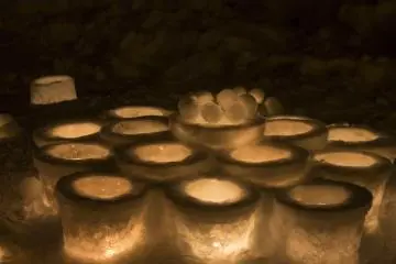 Snow lanterns arranged in a flower pattern along the Temiya-sen path