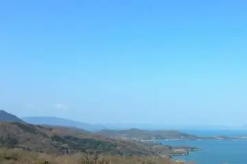 Wherever you are, you can view the mountains meeting the sea