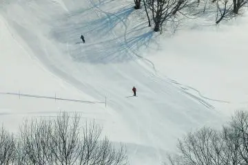 As the resort is 'off the beaten path', it offers some of the least-populated ski fields within easy reach of Tokyo.
