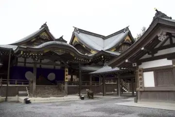 Along with the two main shrines of Naikuu and Gekuu, there are over 120 branch shrines nearby. It is impossible to visit them all.