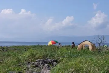 Some families put up day tents