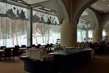 Tasty and reasonable meals are served in the first floor restaurant, Shirakaba.