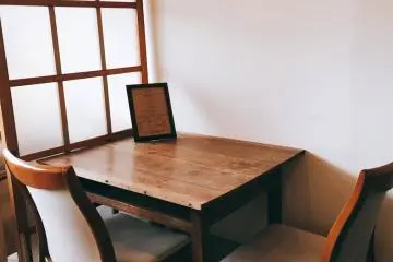 Meja untuk dua orang