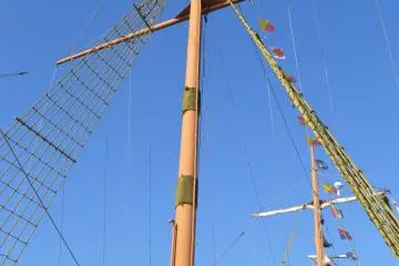 Santa Maria cruise's mast