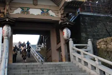 Main entrance of the shrine (Photo: Guillaume Dore)