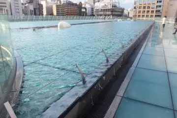 Di atas atap Oasis 21