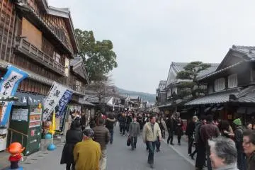 Oharaimachi Street shops