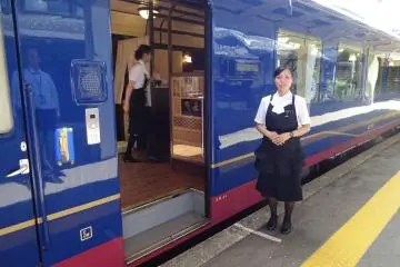 Friendly ladies serve you coffee and cake or sake and savoury snacks. 