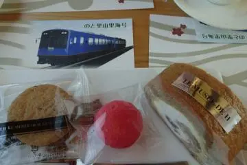 And these are the sweets from a famous pastry chef. 
