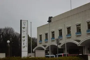 The building as seen from outside in the parking lot
