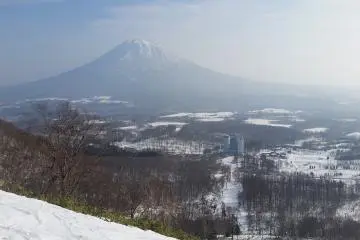Vue depuis la station de ski du village de Niseko
